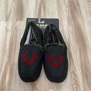 True religion men’s slippers size large (11-12)